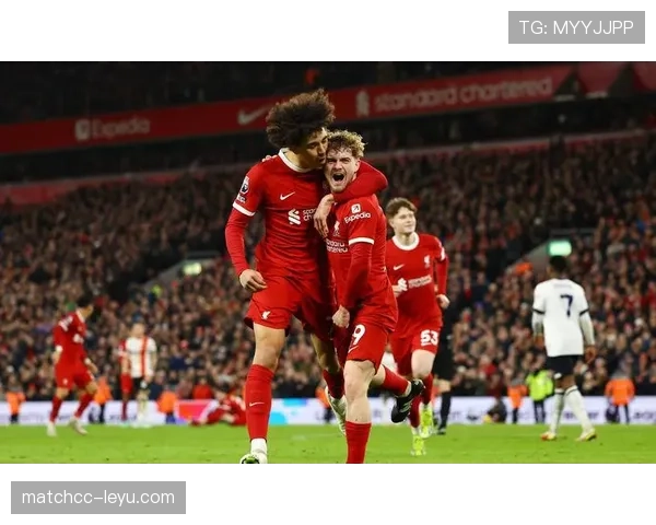 滕哈赫战术革新激发球队创造力,进攻火力全面爆发 滕哈赫战术革新激发球队创造力,进攻火力全面爆发