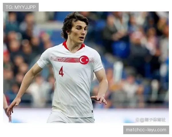 恰尔汗奥卢领衔土耳其队冲击国际赛场,出色表现引全球关注 恰尔汗奥卢领衔土耳其队冲击国际赛场,出色表现引全球关注