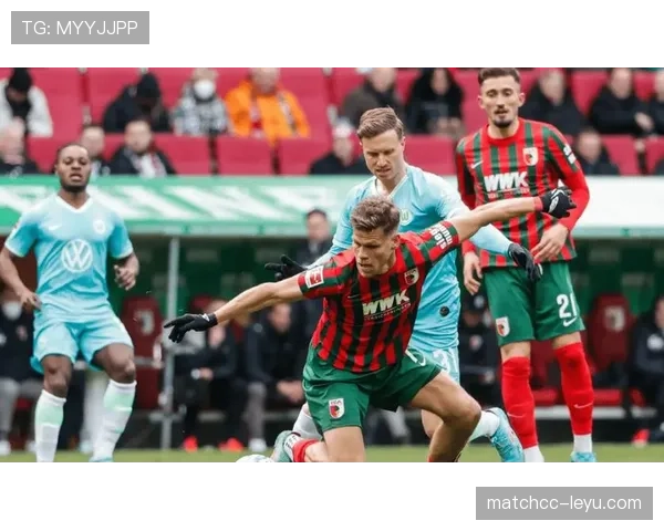 奥格斯堡3-2逆转取胜，顽强斗志与团队精神闪耀赛场
