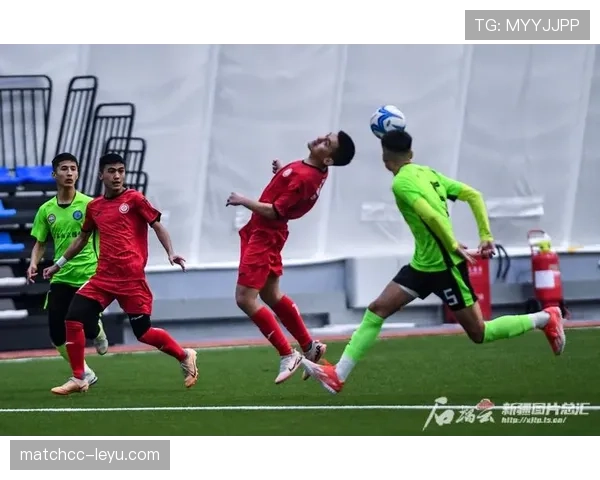 足球巨星闪耀绿茵场：传奇表现引热议，未来潜力备受期待