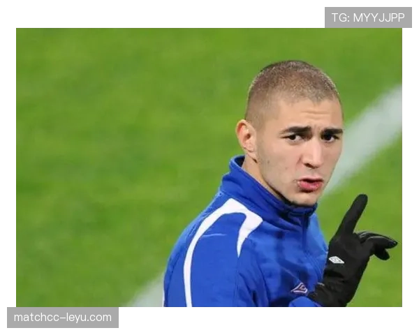 本泽马从辅助者到终结者的进攻角色演变解析