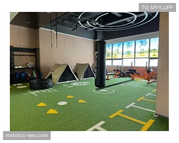 莱万每天凌晨四点起床吃有机牛排,健身房打卡比网红还勤 莱万每天凌晨四点起床吃有机牛排,健身房打卡比网红还勤